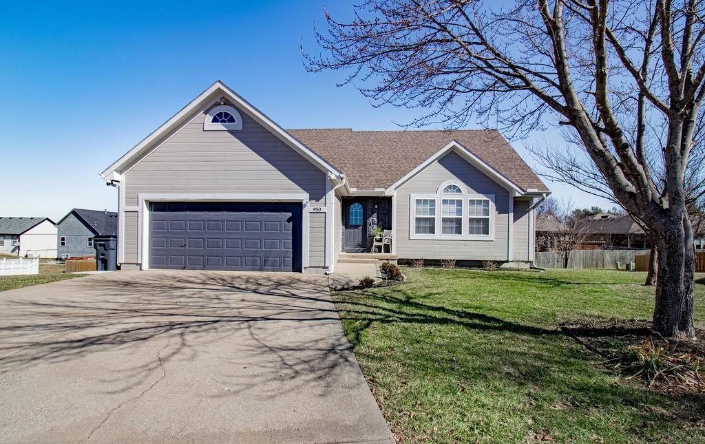 950 NW Maplewood Court, Grain Valley, MO 64029 Main Photo