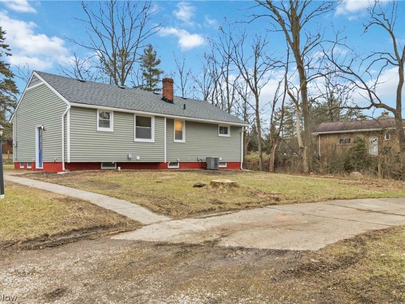 9486 York Road, North Royalton, OH 44133 Photo 6