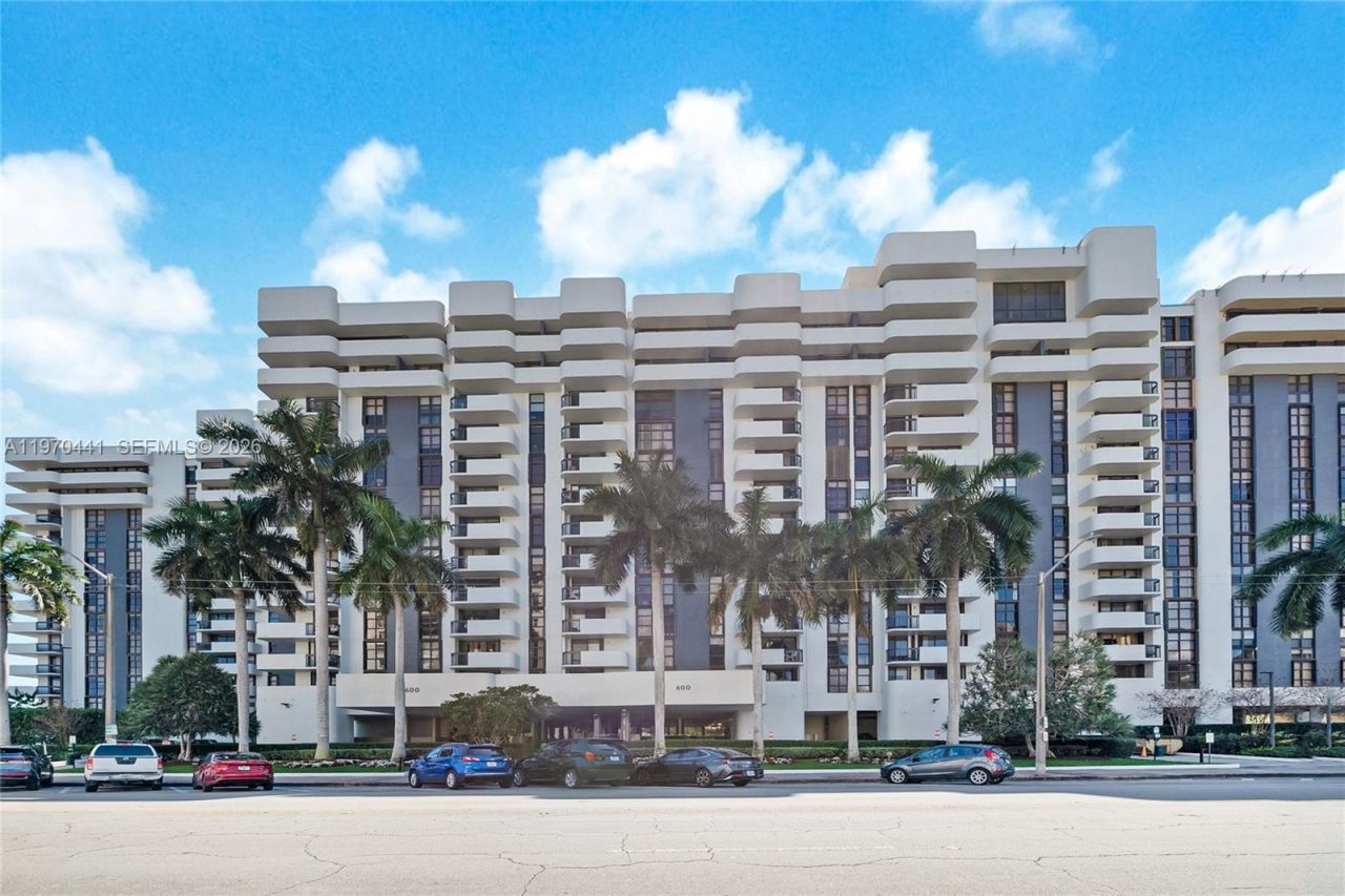 600 Biltmore Way, Unit 1018, Coral Gables, FL 33134 Photo