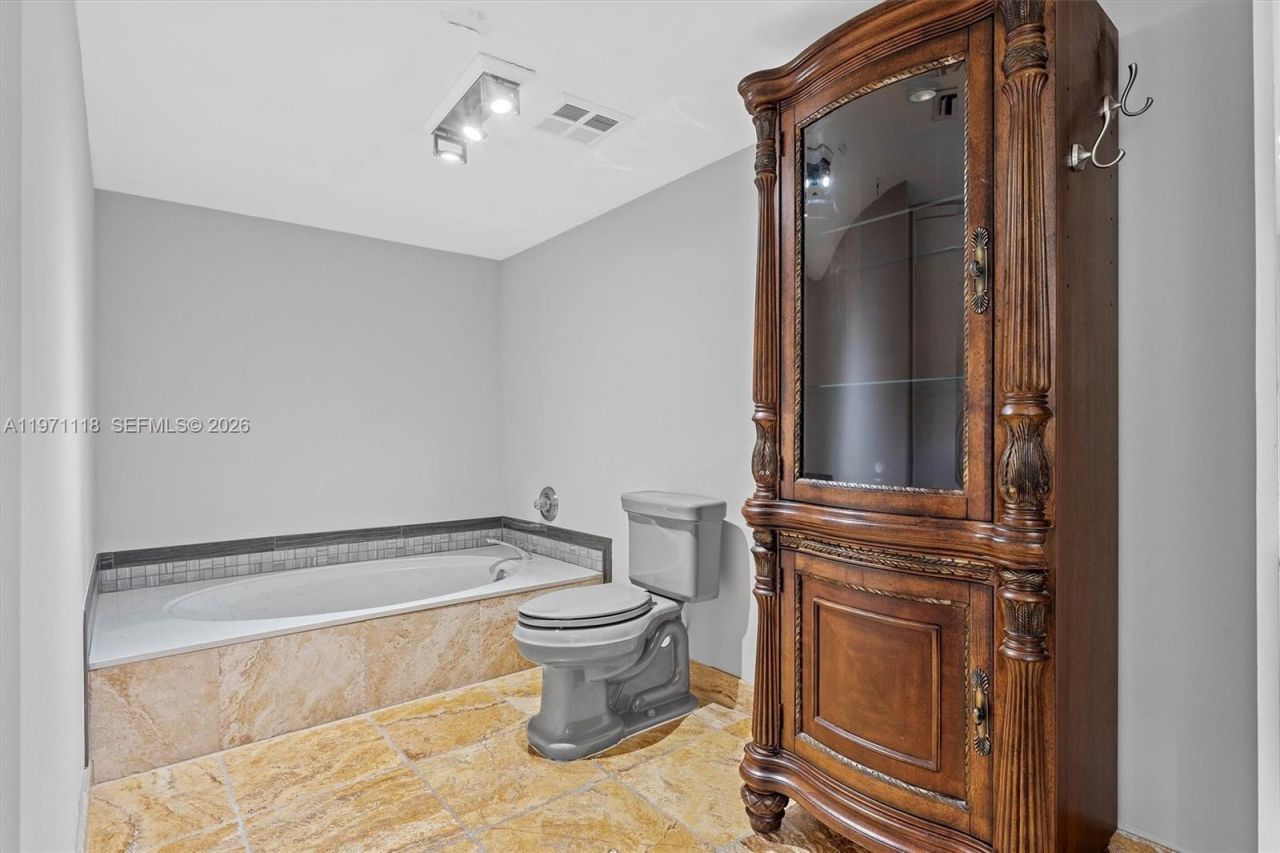 1900 Consulate Pl , Unit 2205, West Palm Beach, FL 33401 Photo