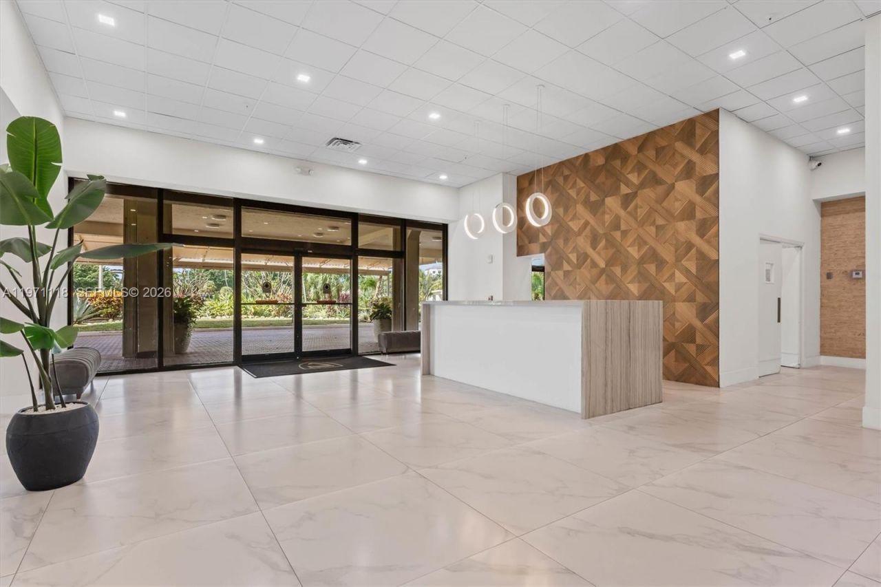 1900 Consulate Pl , Unit 2205, West Palm Beach, FL 33401 Photo