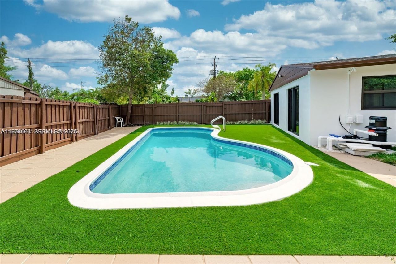 2447 Fletcher St , Hollywood, FL 33020 Photo