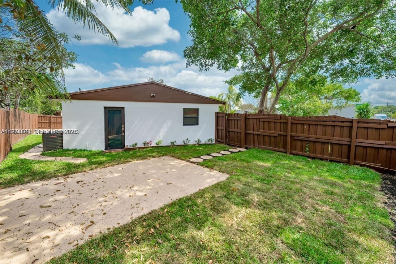 2447 Fletcher St , Hollywood, FL 33020 Photo