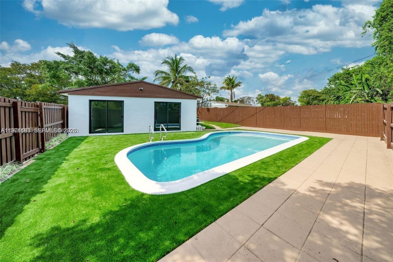 2447 Fletcher St , Hollywood, FL 33020 Photo