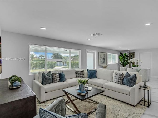 465 NW 11th St , Boca Raton, FL 33432