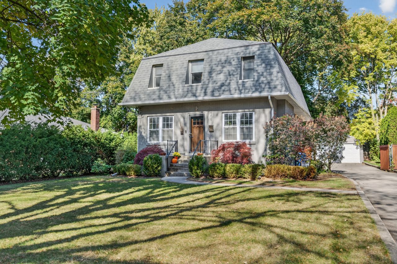 2208 Wilmette Avenue, Wilmette, IL 60091 Main Photo