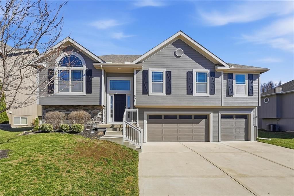 601 Crestridge Drive, Kearney, MO 64060 Main Photo