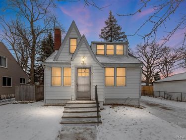 1015 W Marshall Street, Ferndale, MI 48220