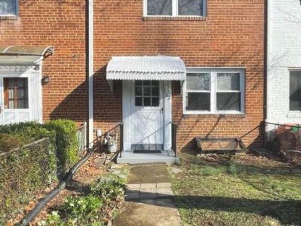 122 E ROSEMONT AVENUE, ALEXANDRIA, VA 22301