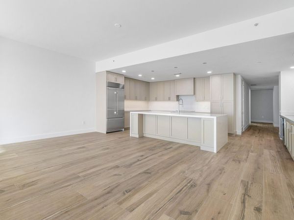 184 Lake Drive, Unit 2-103, Palm Beach Shores, FL 33404