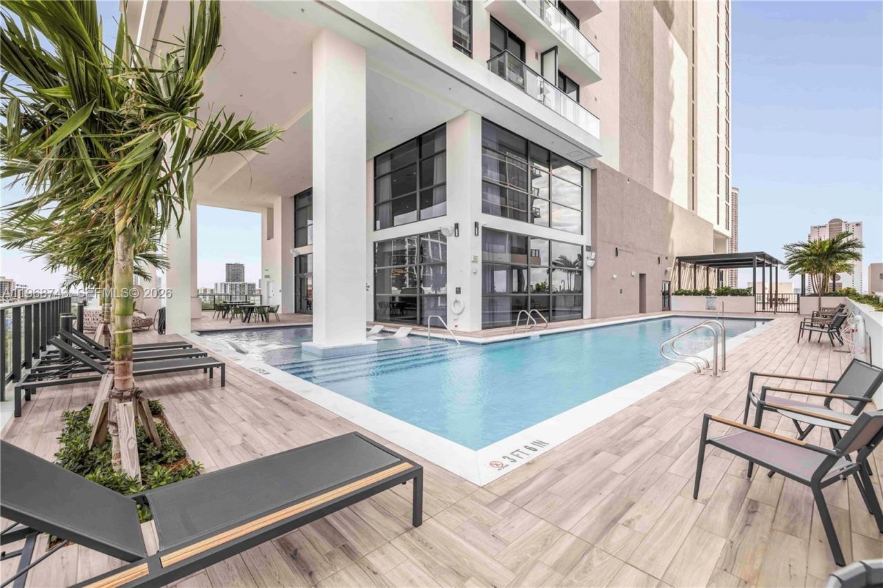 1642 NE 1st Ave, Unit 2705, Miami, FL 33132 Photo