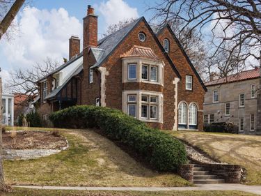 2635 Newton Avenue S, Minneapolis, MN 55405