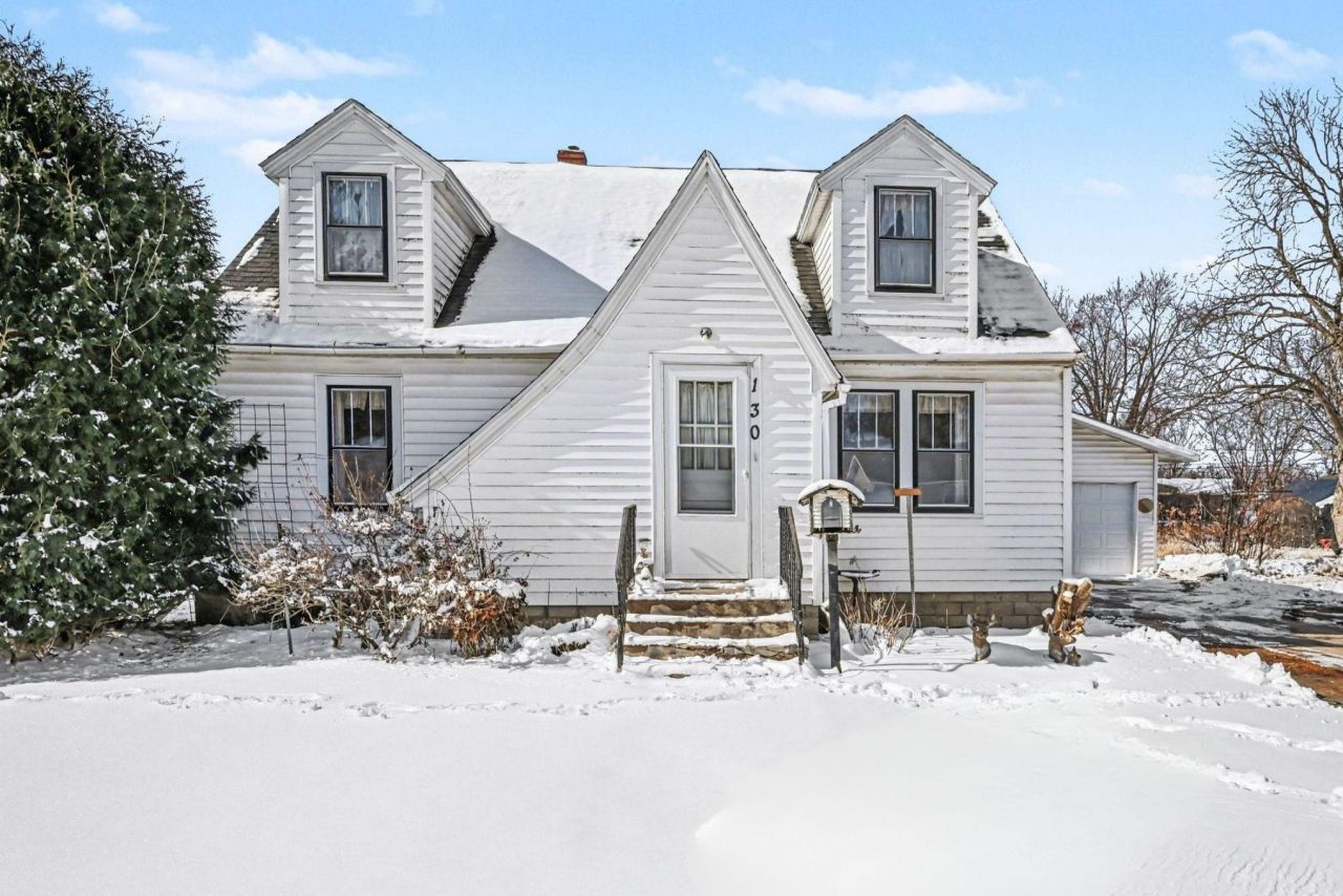 130 S Grove Street, Belle Plaine, MN 56011 Main Photo