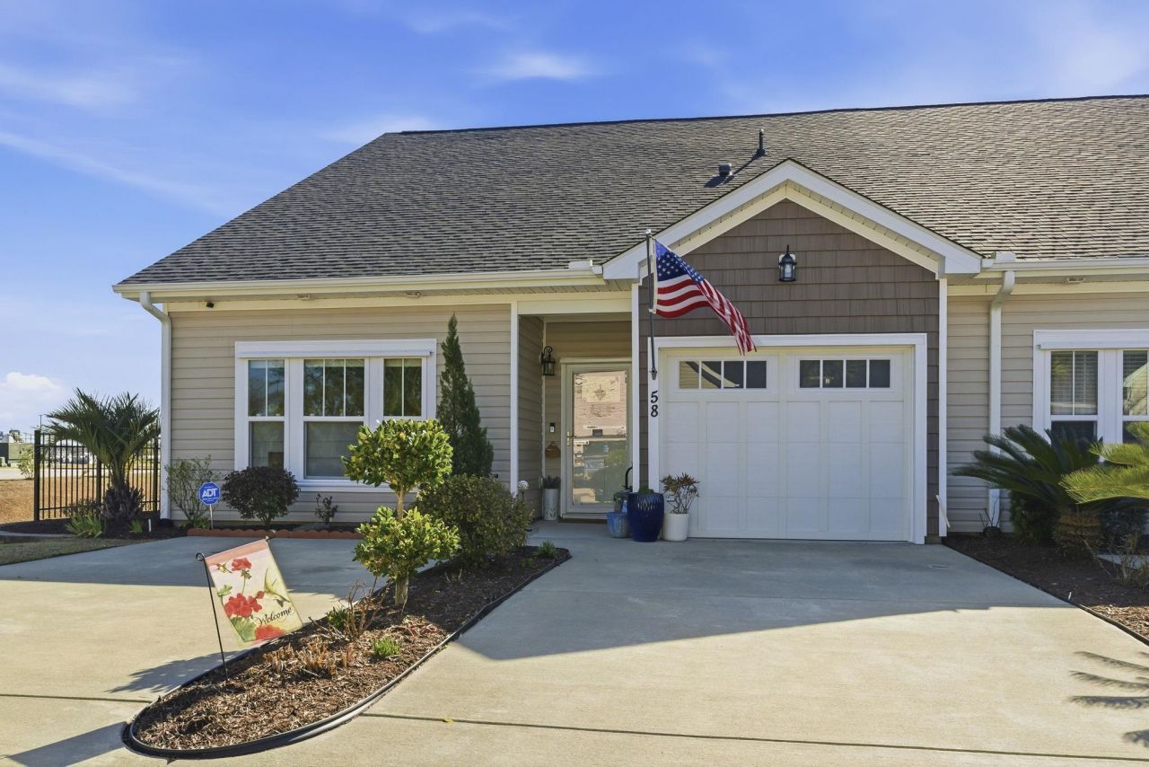 231 Je Edward Dr. Photo 1