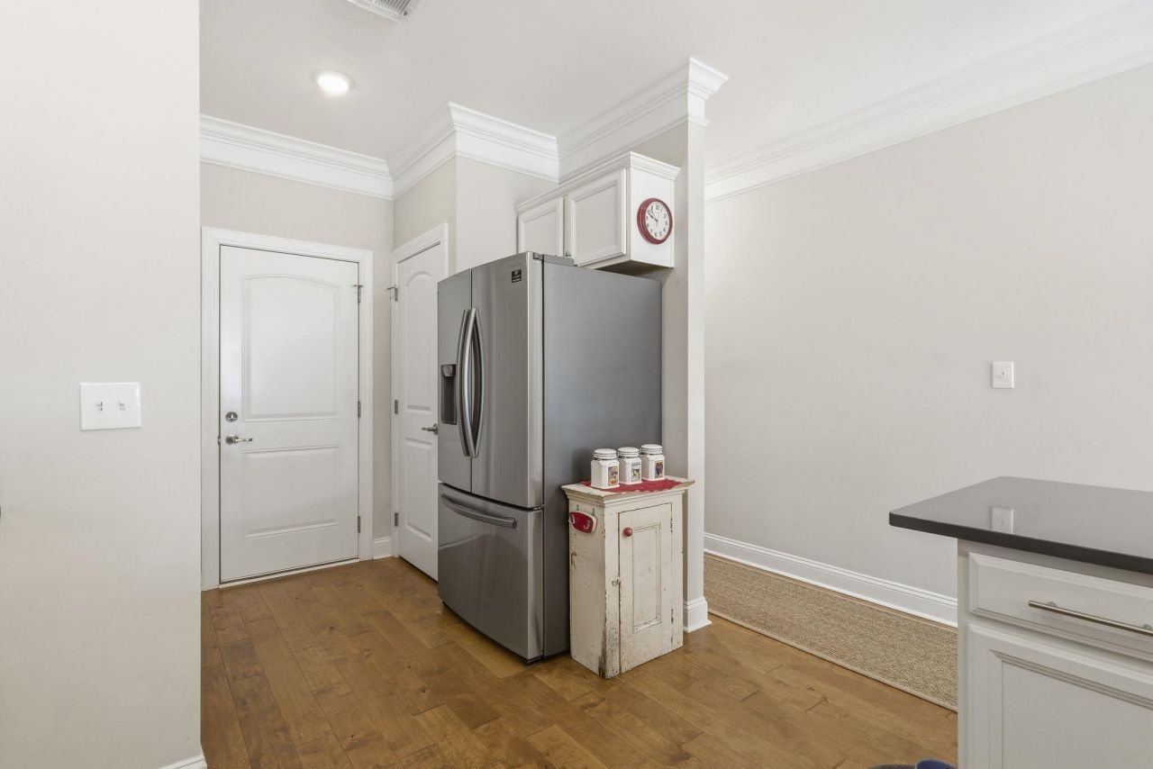 231 Je Edward Dr. Photo 28