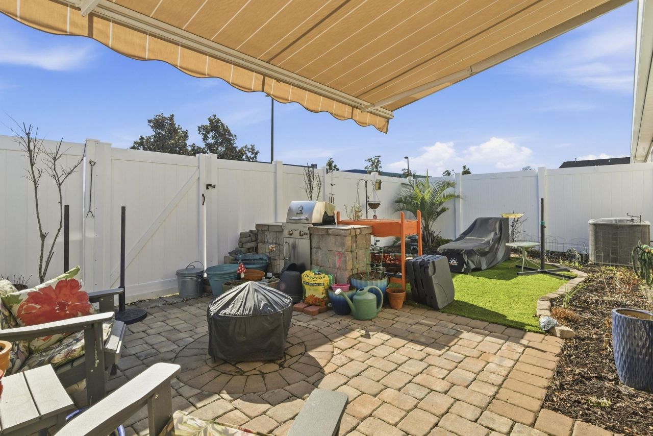 231 Je Edward Dr. Photo 33