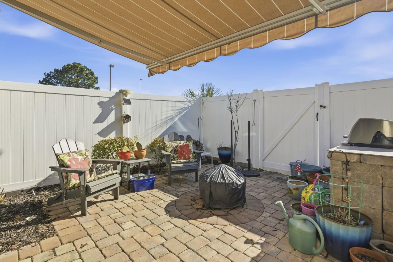 231 Je Edward Dr. Photo 34