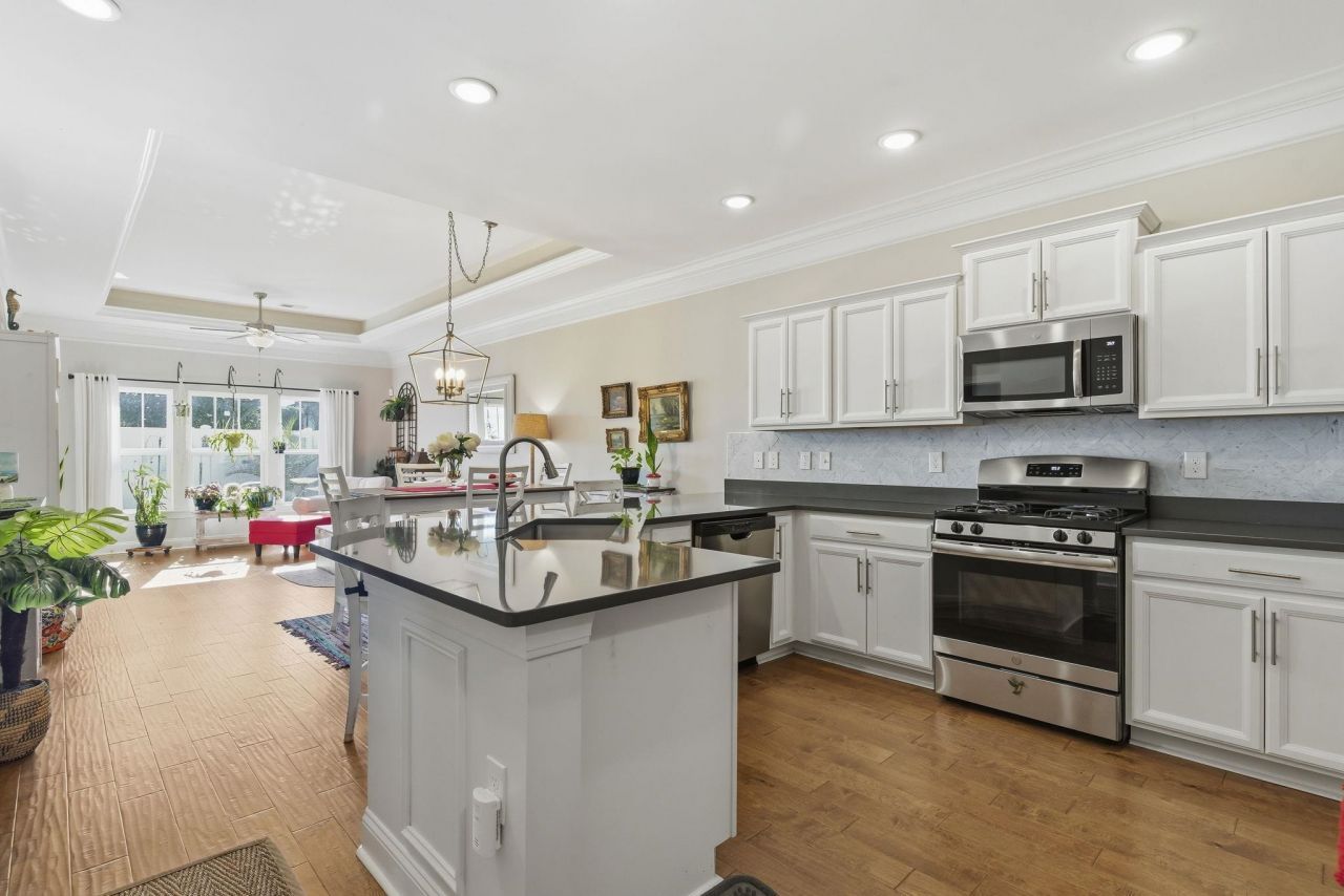 231 Je Edward Dr. Photo 5