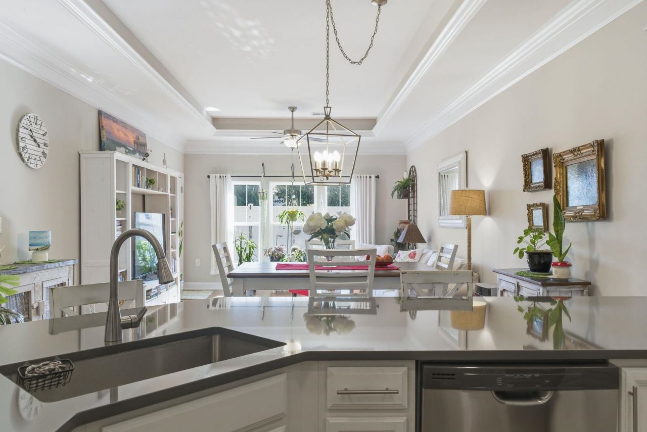 231 Je Edward Dr. Photo 9