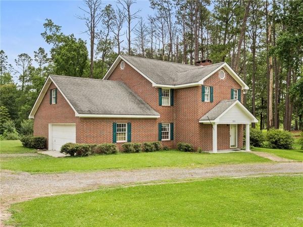203 COUNTRY CLUB Lane, Leesville, LA 71446