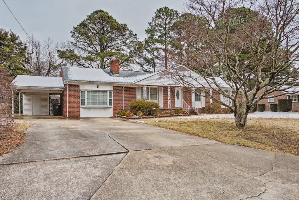 123 Laura Lane, Yorktown, VA 23692 Main Photo