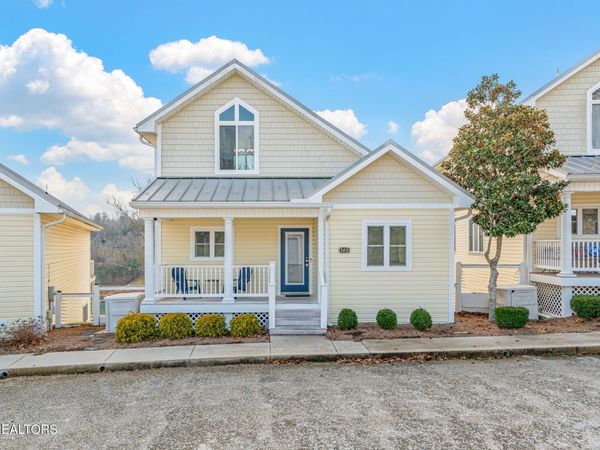 163 N Deer Village Lane, LaFollette, TN 37766