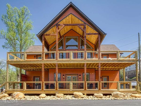 604 Cherokee Orchard Rd, Gatlinburg, TN 37738