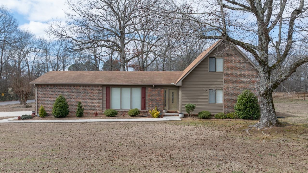 1002 N Beech Dr, Fayetteville, TN 37334 Main Photo