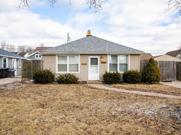 5323 Lathrop Street, Trenton, MI 48183