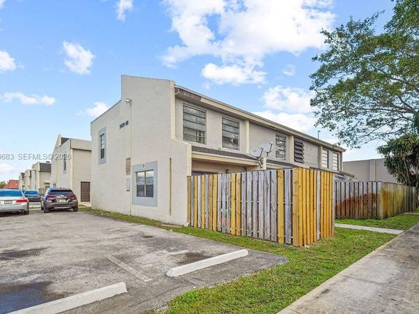 2424 NW 52nd Ave, Unit 2424, Lauderhill, FL 33313
