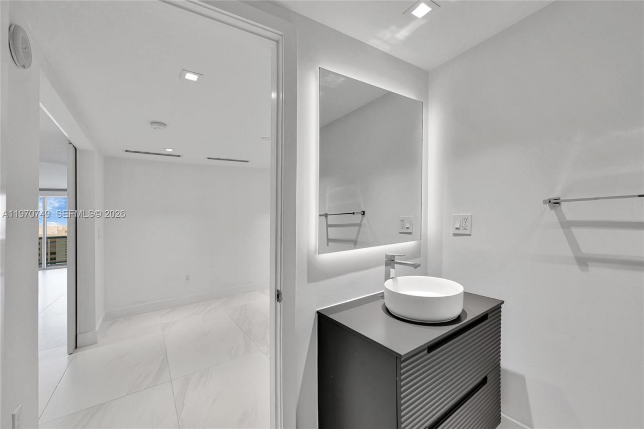 1850 S Ocean Dr, Unit 1808, Hallandale Beach, FL 33009 Photo