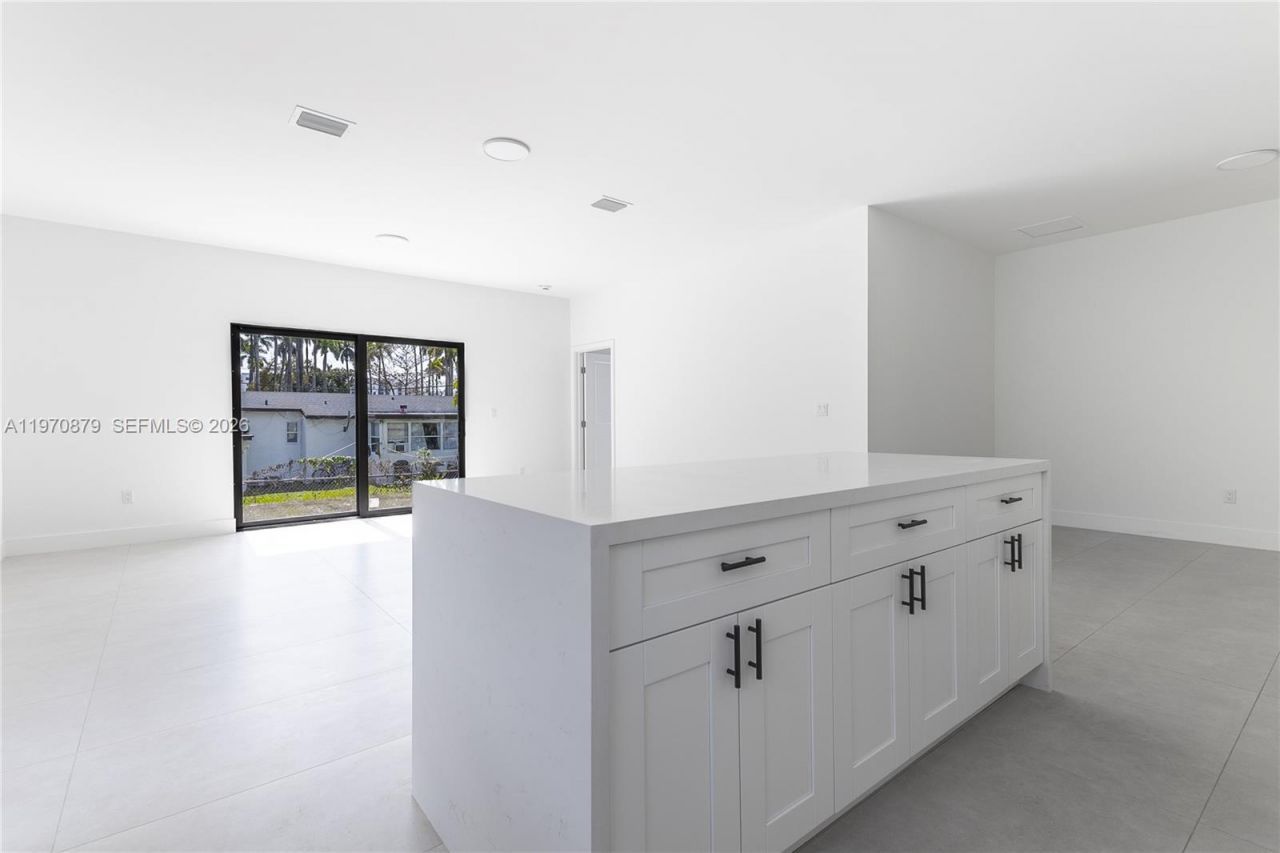 1494 NE 117th St, Miami, FL 33161 Photo