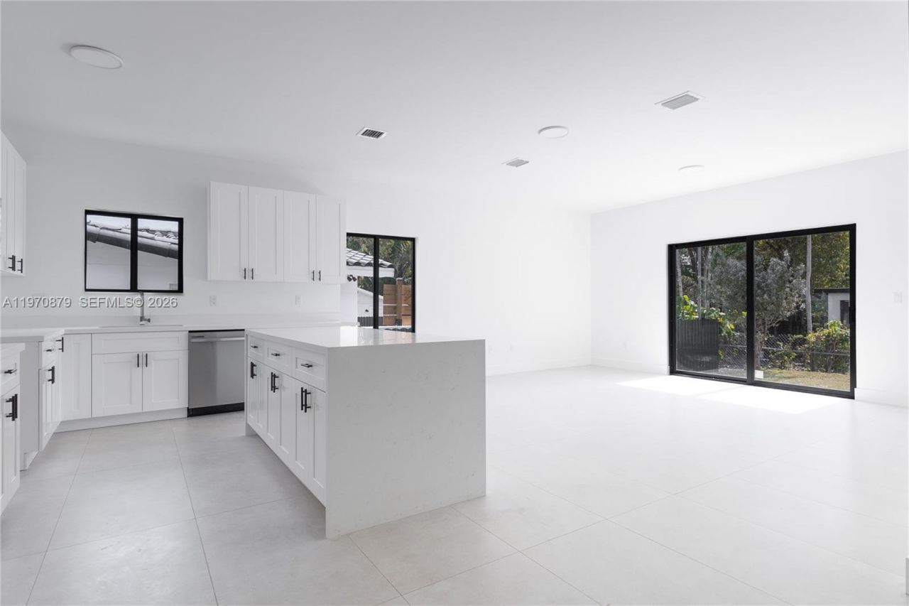 1494 NE 117th St , Miami, FL 33161 Photo