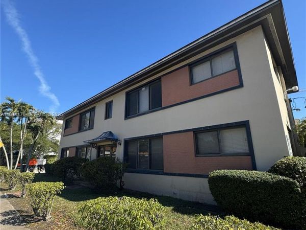 350 Madeira Ave, Unit 4, Coral Gables, FL 33134