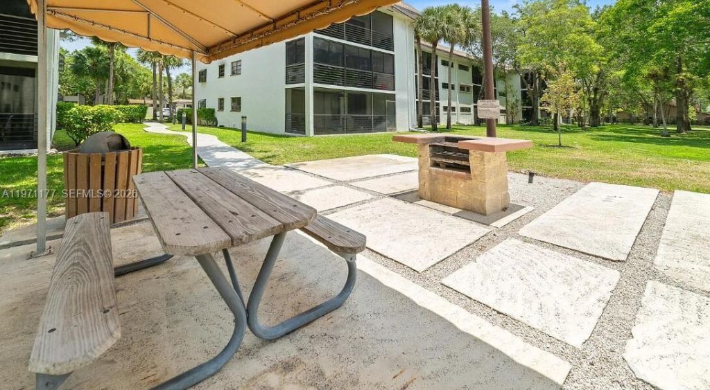 7531 NW 79th Ave , Unit 205, Tamarac, FL 33321 Photo