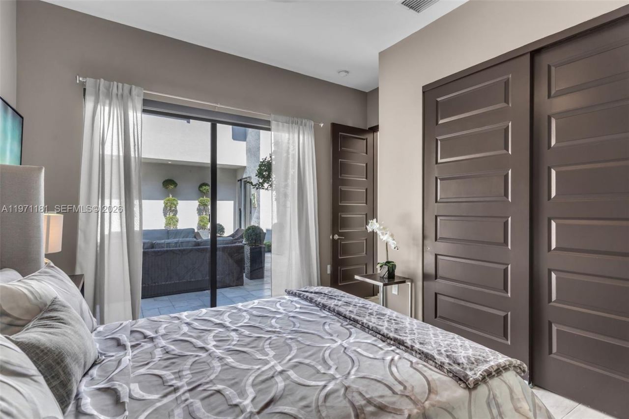 16184 SW 136th Way, Unit 16184, Miami, FL 33196 Photo