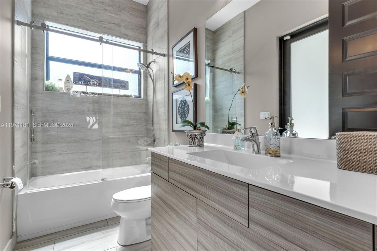 16184 SW 136th Way, Unit 16184, Miami, FL 33196 Photo