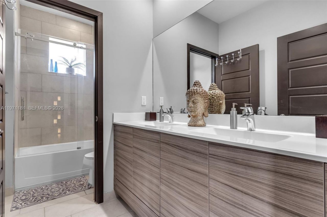 16184 SW 136th Way, Unit 16184, Miami, FL 33196 Photo