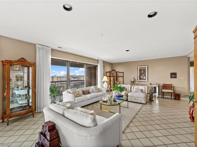 27500 Cedar Road, Unit 708, Beachwood, OH 44122 Photo 9