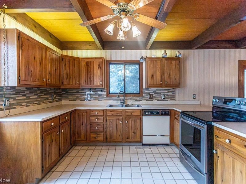 303 Russell Avenue, Cortland, OH 44410 Photo 5