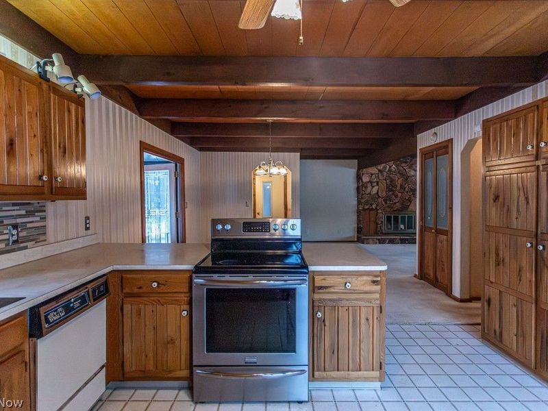 303 Russell Avenue, Cortland, OH 44410 Photo 6