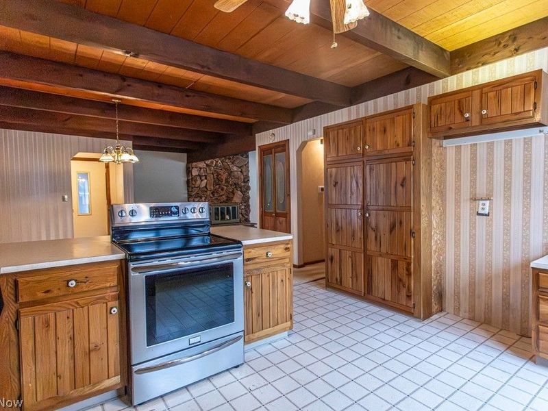 303 Russell Avenue, Cortland, OH 44410 Photo 7