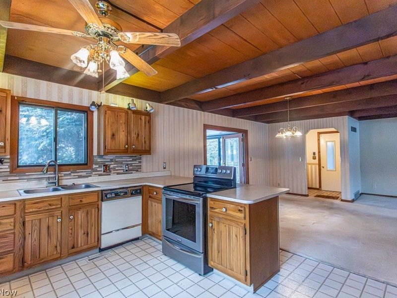 303 Russell Avenue, Cortland, OH 44410 Photo 8