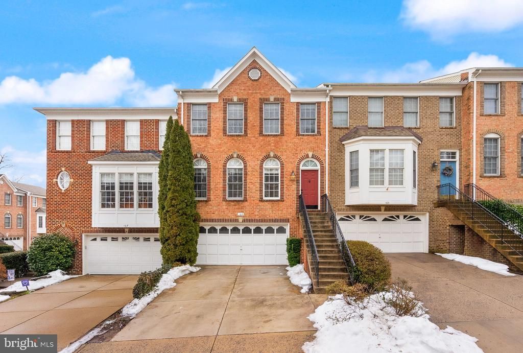 105 Shepherdson Lane Ne, Vienna, VA 22180 Main Photo