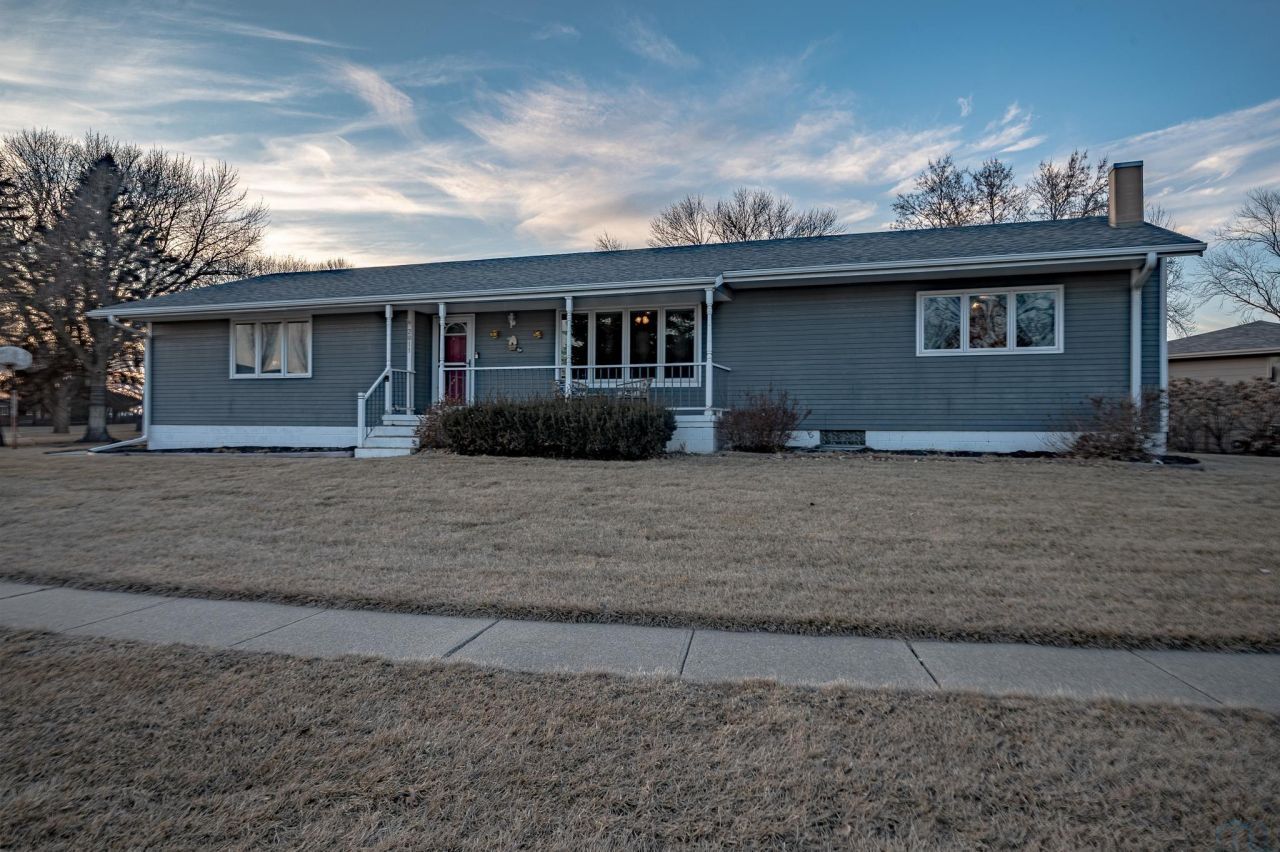 2011 Roundtable Rd, Sergeant Bluff, IA 51054 Main Photo