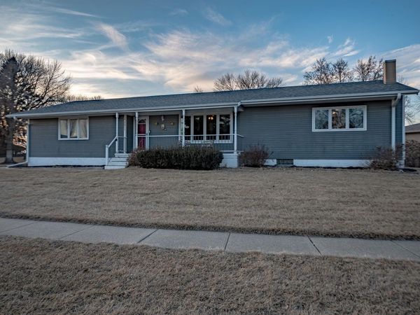 2011 ROUNDTABLE RD, Sergeant Bluff, IA 51054