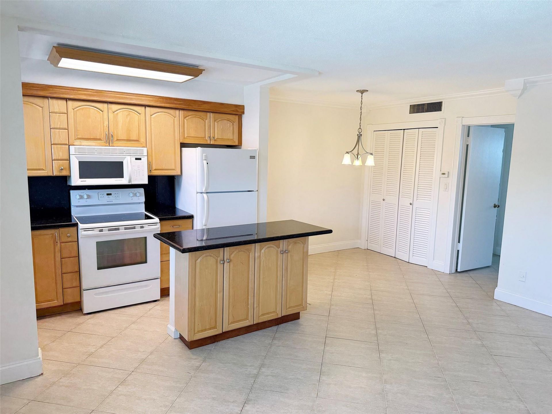 3216 NE 13th Street, Unit 8, Pompano Beach, FL 33062 Photo