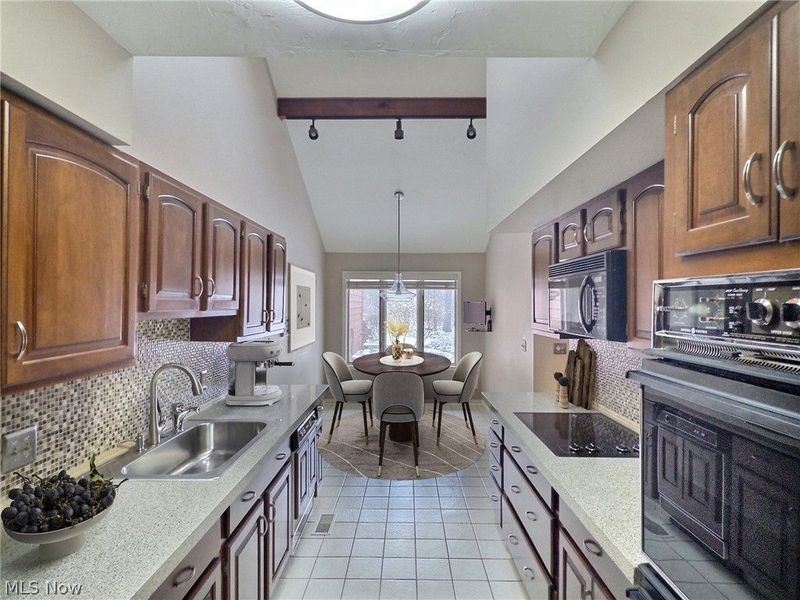 25818 Fairmount Boulevard, Beachwood, OH 44122 Photo 5