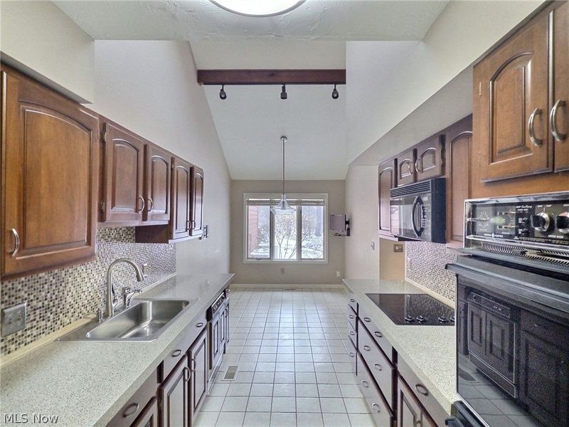 25818 Fairmount Boulevard, Beachwood, OH 44122 Photo 5