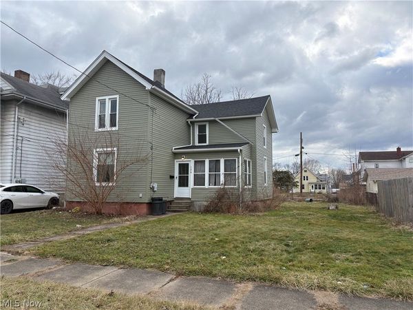 124 N Cedar Avenue, Niles, OH 44446